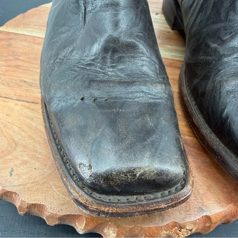 Ariat men's distressed‎ leather boots feature a mid-calf shaft sz 10.5 brown